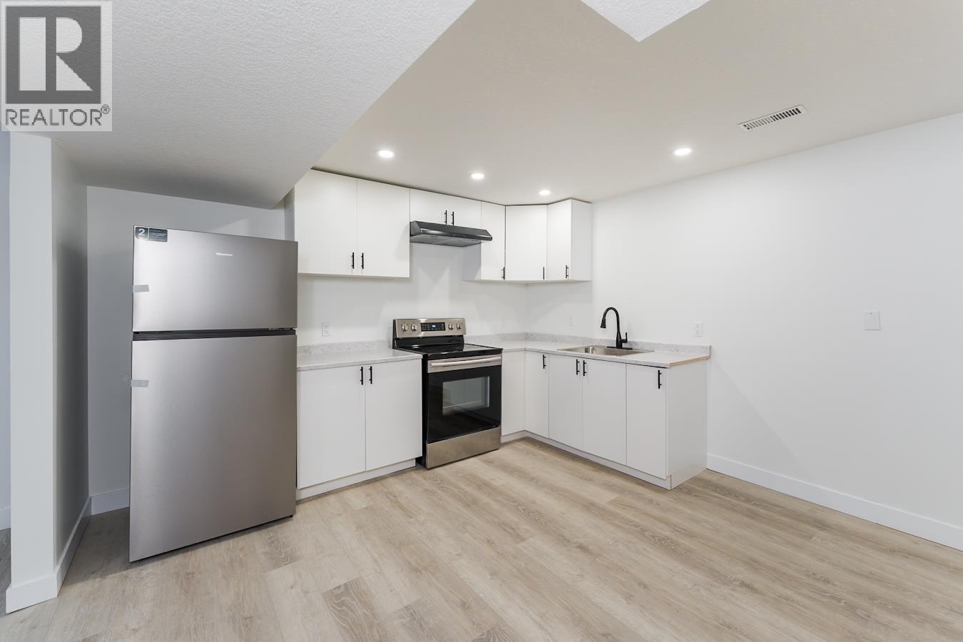 7790 Queens Crescent, Prince George, BC - Indoor Photo Showing Kitchen