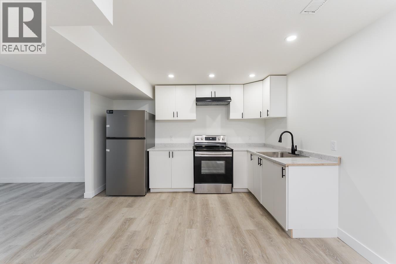 7790 Queens Crescent, Prince George, BC - Indoor Photo Showing Kitchen