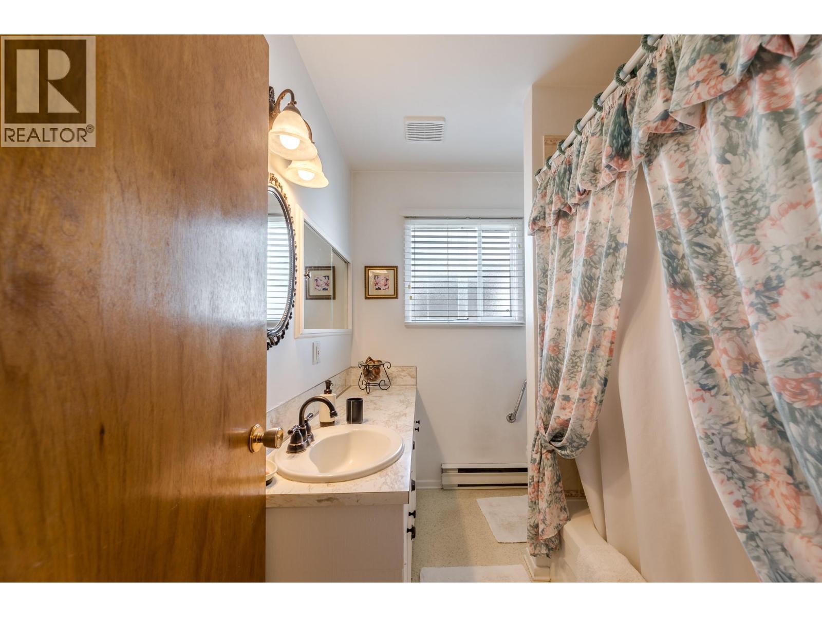 14001 Amm Avenue, Summerland, BC - Indoor Photo Showing Bathroom