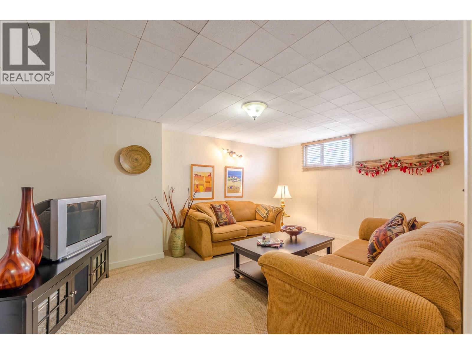 14001 Amm Avenue, Summerland, BC - Indoor