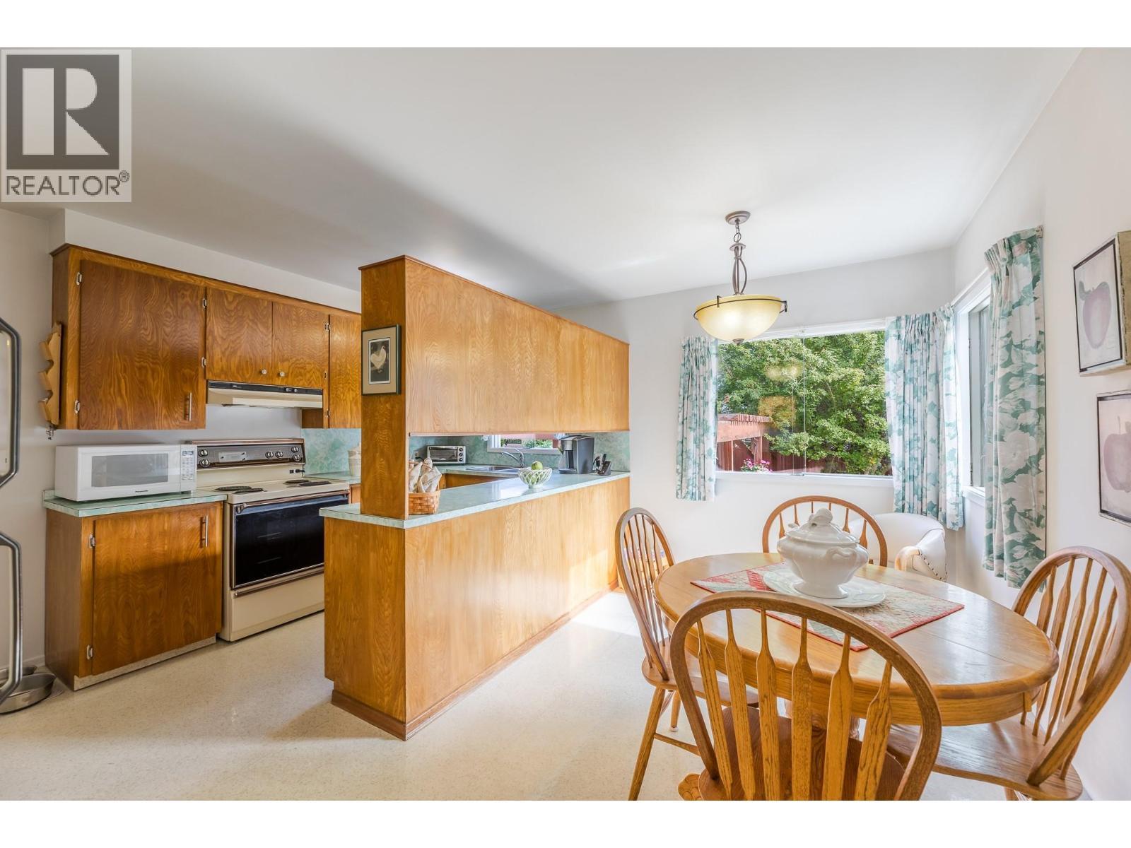14001 Amm Avenue, Summerland, BC - Indoor