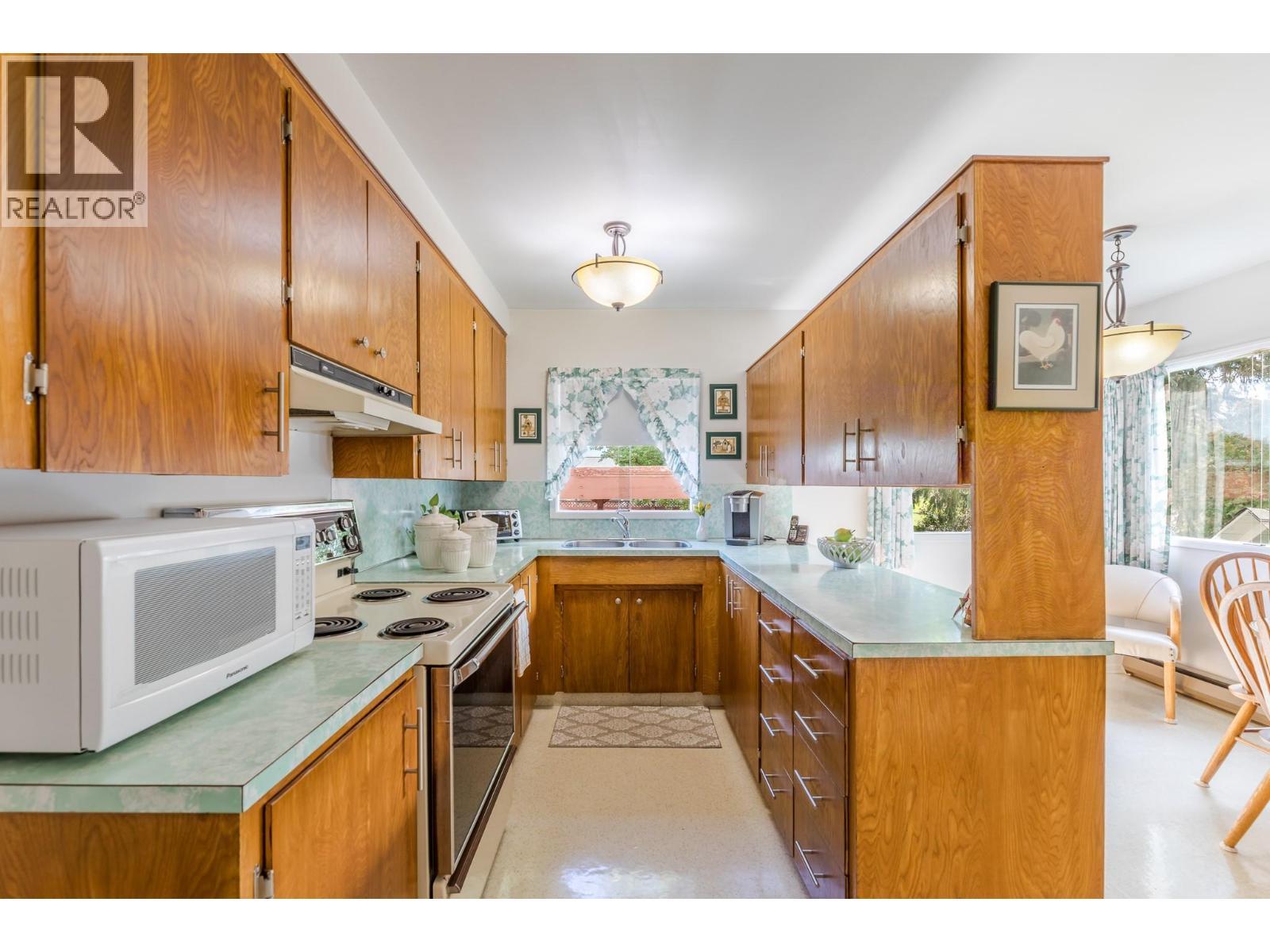 14001 Amm Avenue, Summerland, BC - Indoor Photo Showing Kitchen