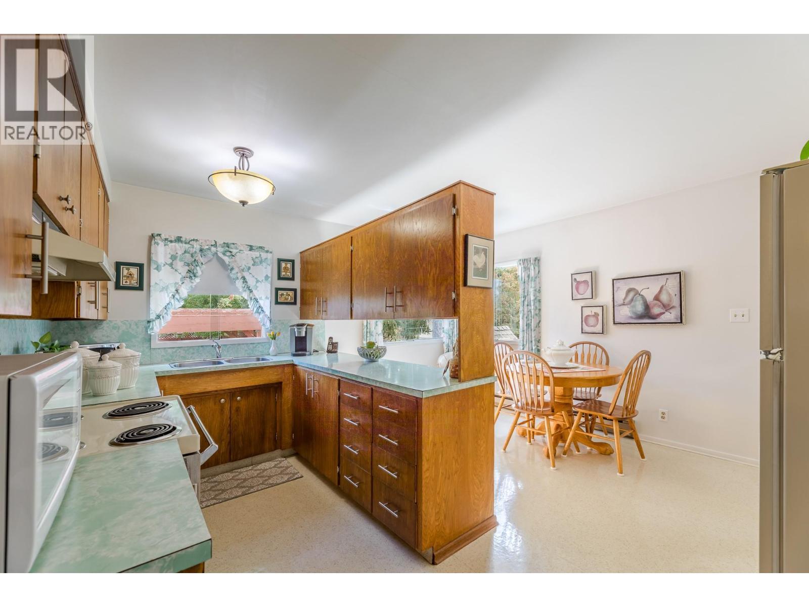 14001 Amm Avenue, Summerland, BC - Indoor
