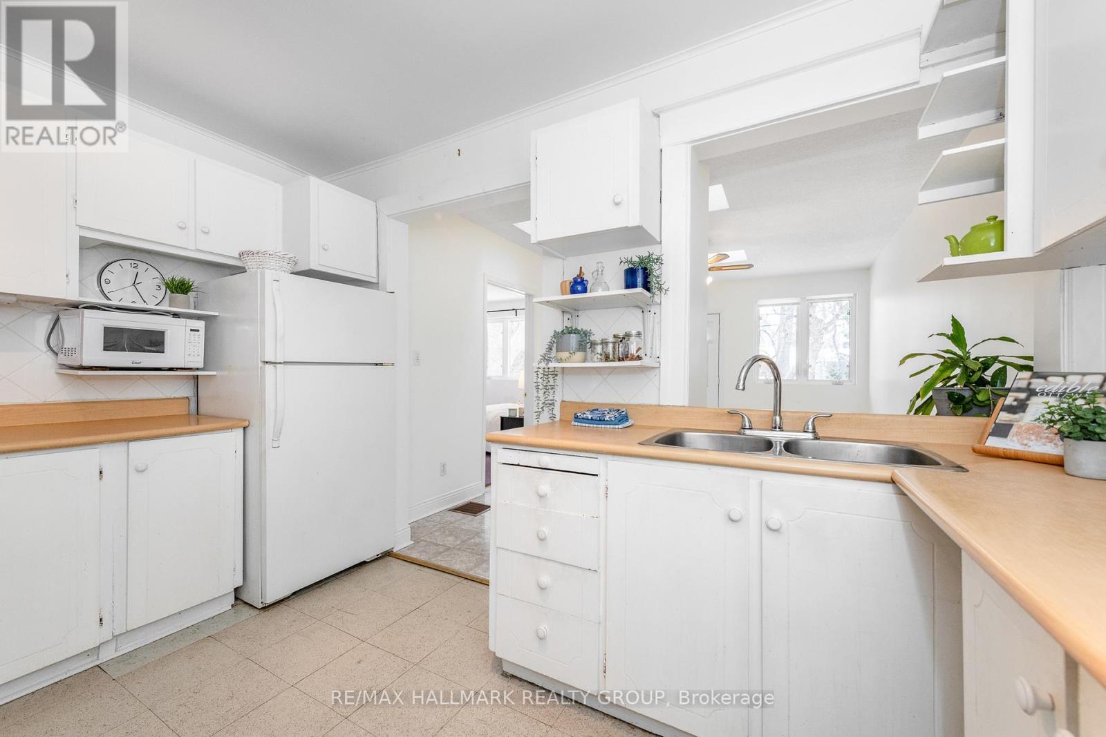 55 Smirle Avenue, Ottawa, ON - Indoor Photo Showing Kitchen With Double Sink