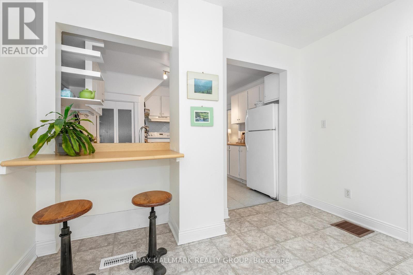 Breakfast Bar - 55 Smirle Avenue, Ottawa, ON - Indoor Photo Showing Other Room