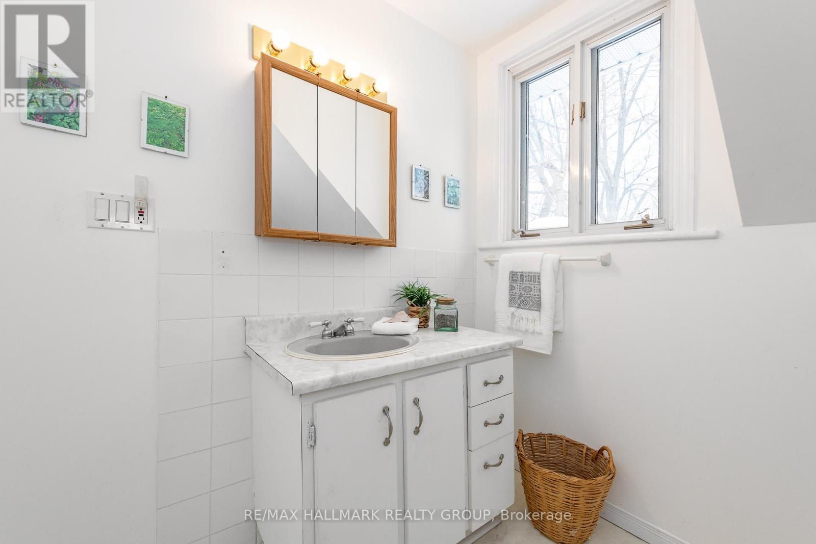 55 Smirle Avenue, Ottawa, ON - Indoor Photo Showing Bathroom