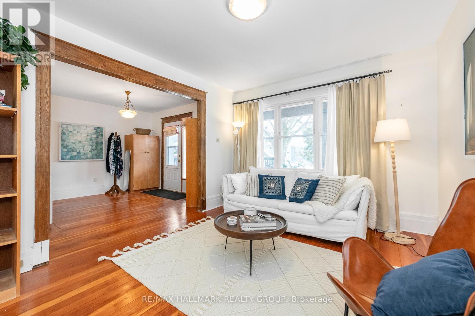 55 Smirle Avenue, Ottawa, ON - Indoor Photo Showing Living Room