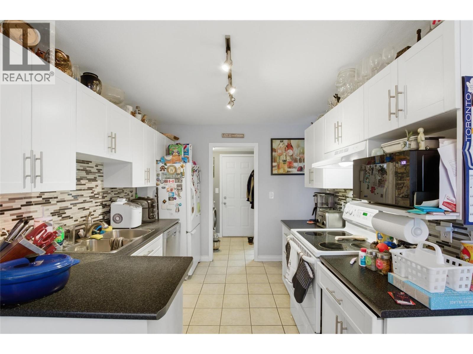 1750 Mckinley Court Unit# 12, Kamloops, BC - Indoor Photo Showing Kitchen