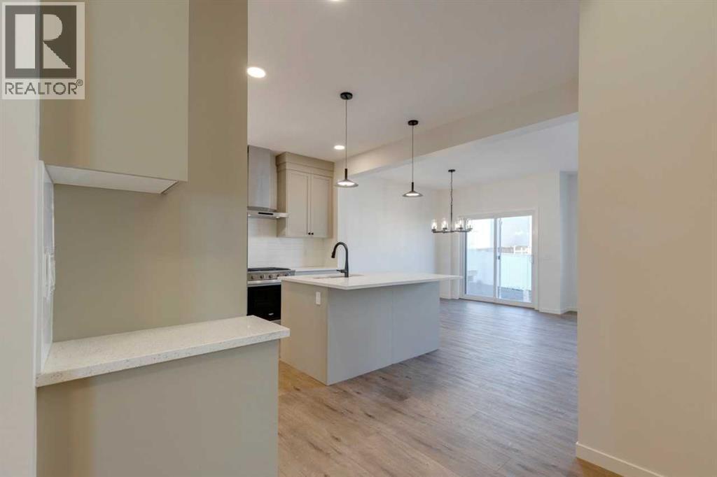 1379 Bayview Crescent Sw, Airdrie, AB - Indoor Photo Showing Kitchen