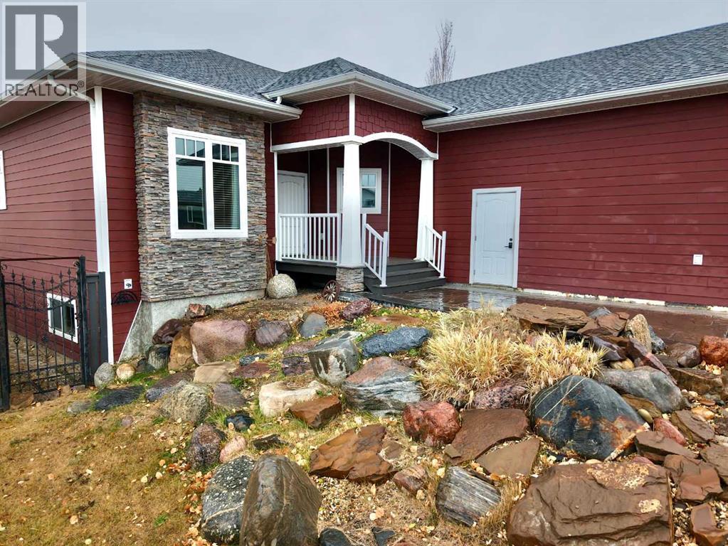 8245 102 Avenue, Peace River, AB - Outdoor