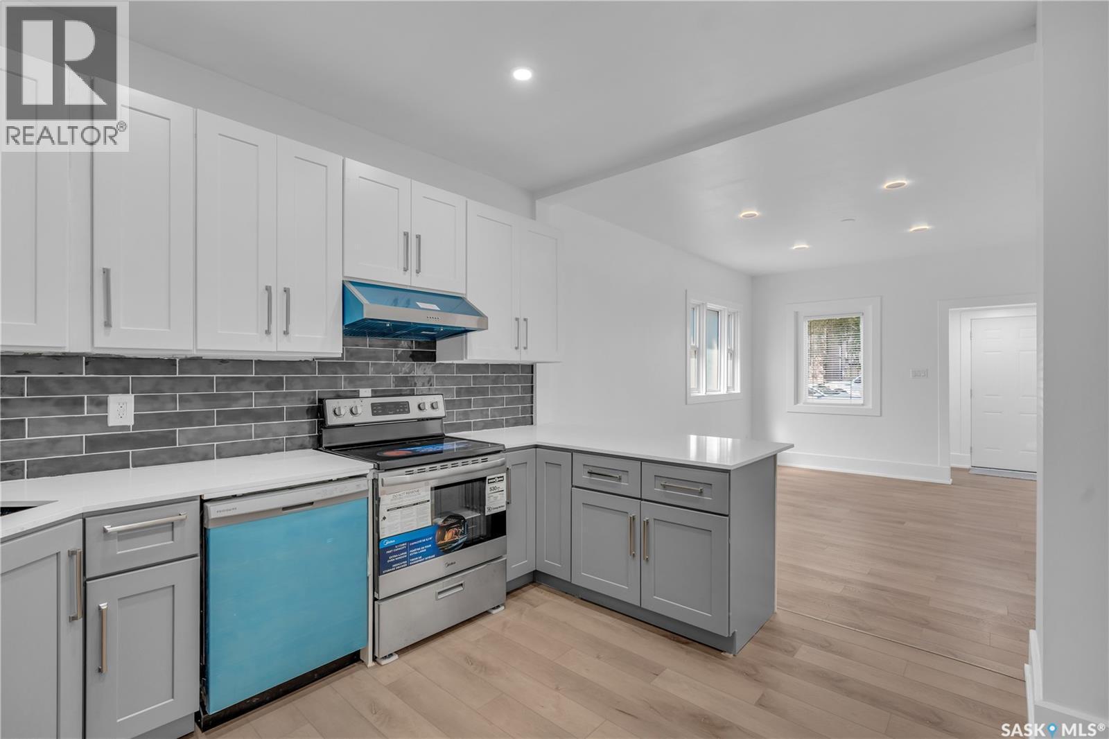 120 O Avenue S, Saskatoon, SK - Indoor Photo Showing Kitchen With Upgraded Kitchen