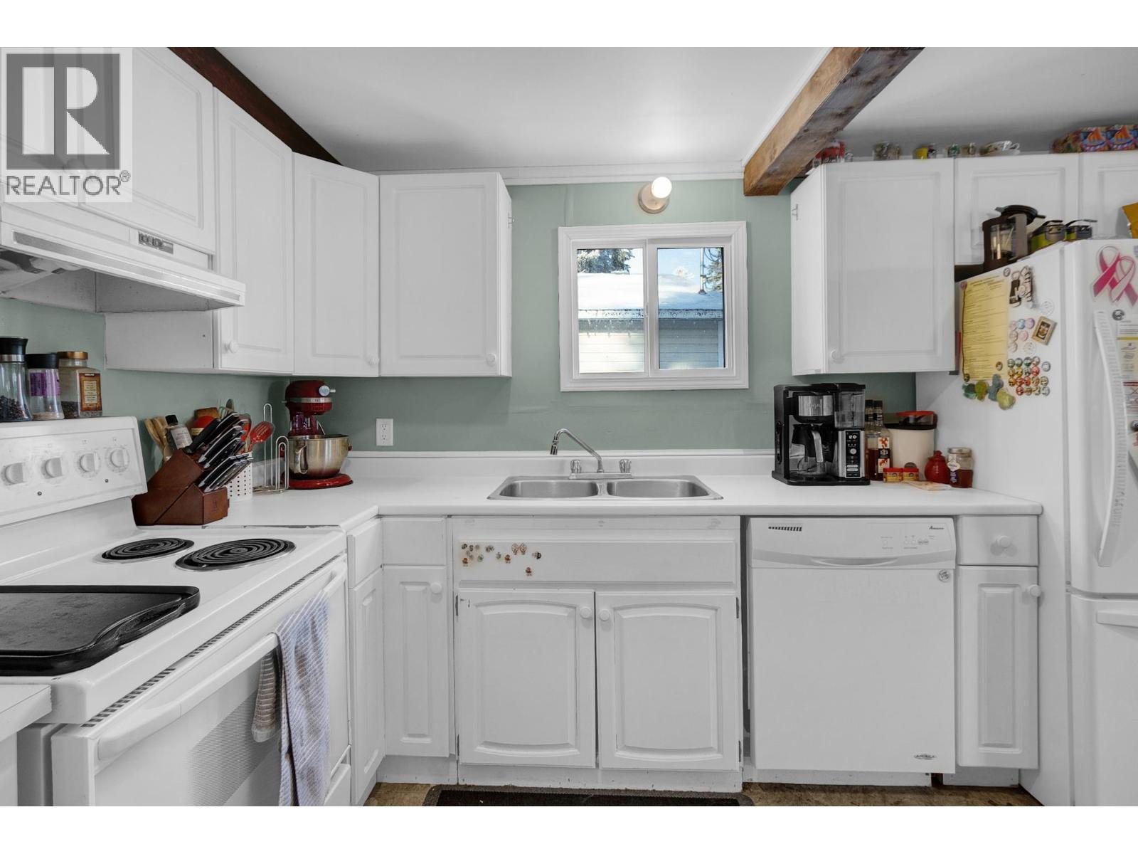6993 Adam Drive, Prince George, BC - Indoor Photo Showing Kitchen With Double Sink
