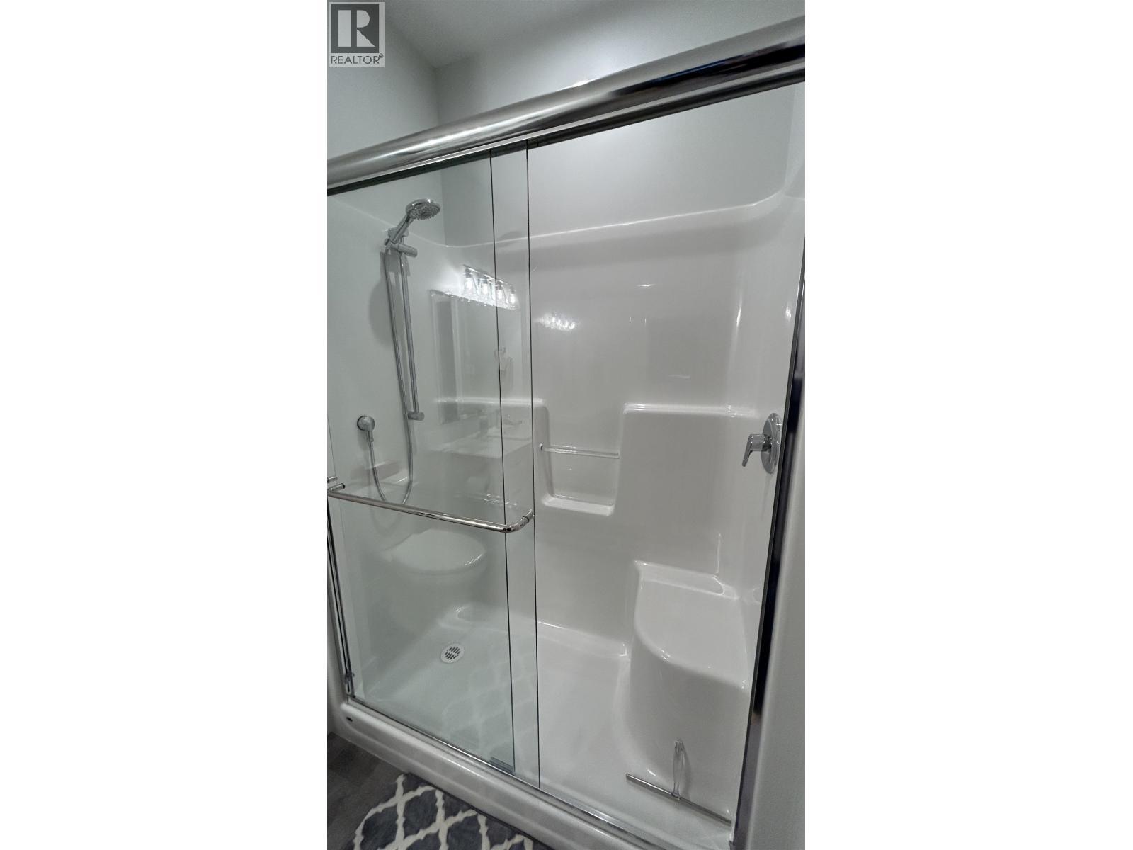 14 105 Forest Ridge Road, 100 Mile House, BC - Indoor Photo Showing Bathroom