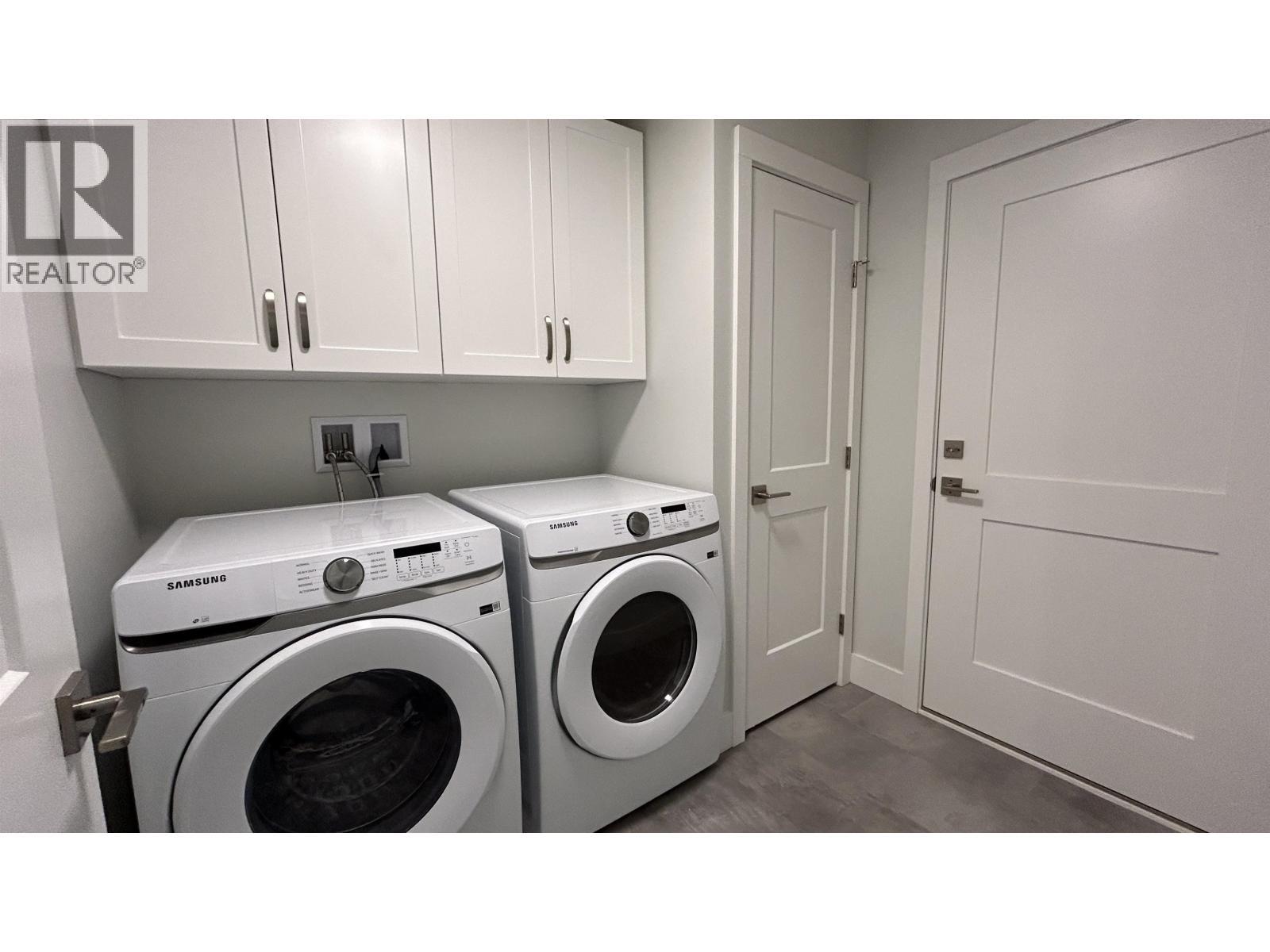 14 105 Forest Ridge Road, 100 Mile House, BC - Indoor Photo Showing Laundry Room