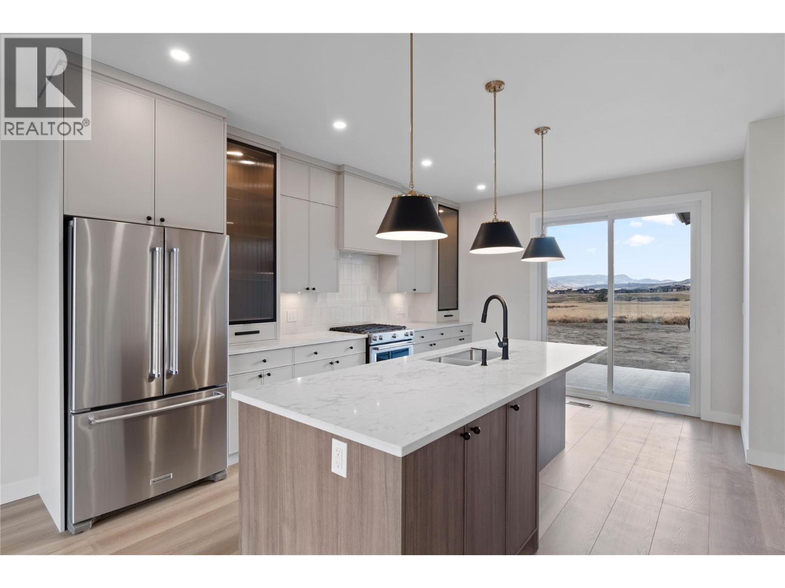38 Rue Cheval Noir Unit# 113, Kamloops, BC - Indoor Photo Showing Kitchen With Upgraded Kitchen