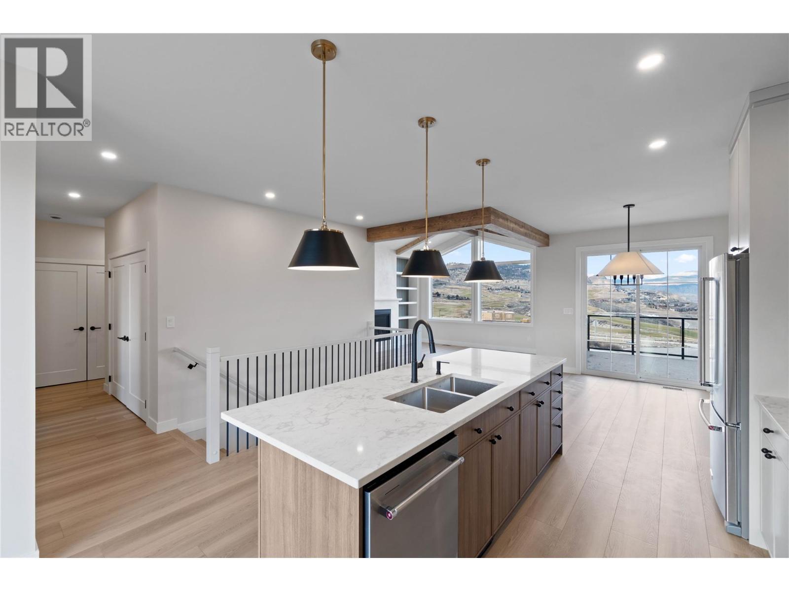38 Rue Cheval Noir Unit# 113, Kamloops, BC - Indoor Photo Showing Kitchen With Double Sink With Upgraded Kitchen