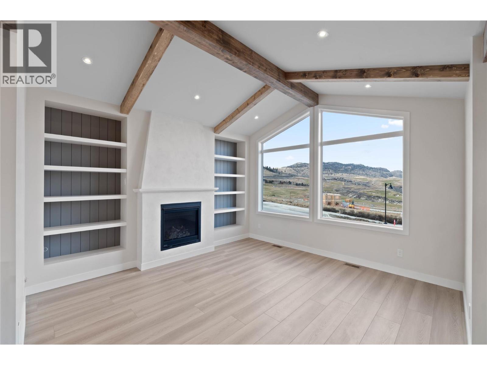 38 Rue Cheval Noir Unit# 113, Kamloops, BC - Indoor With Fireplace