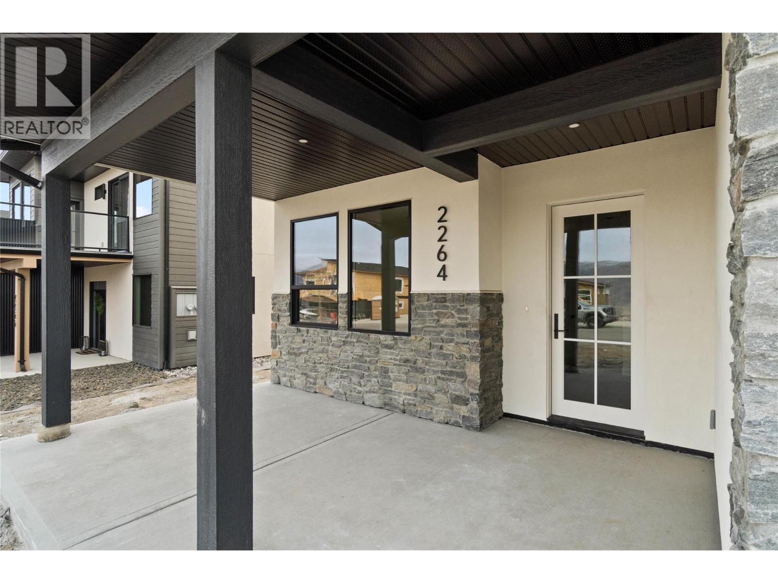 2264 Coldwater Drive, Kamloops, BC - Outdoor With Exterior