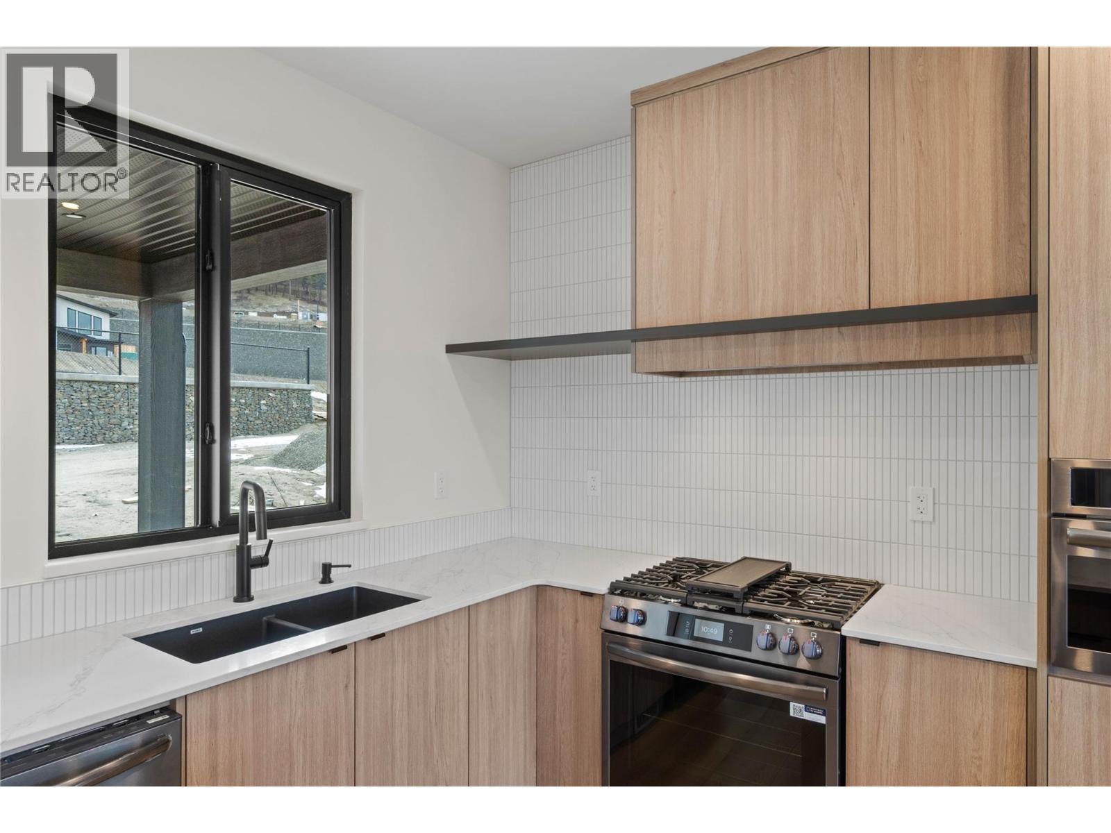 2264 Coldwater Drive, Kamloops, BC - Indoor Photo Showing Kitchen With Double Sink With Upgraded Kitchen