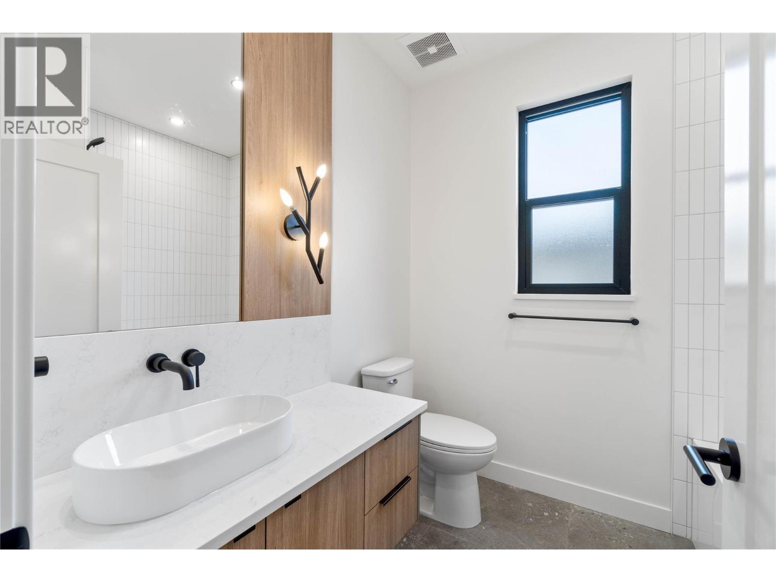 2264 Coldwater Drive, Kamloops, BC - Indoor Photo Showing Bathroom