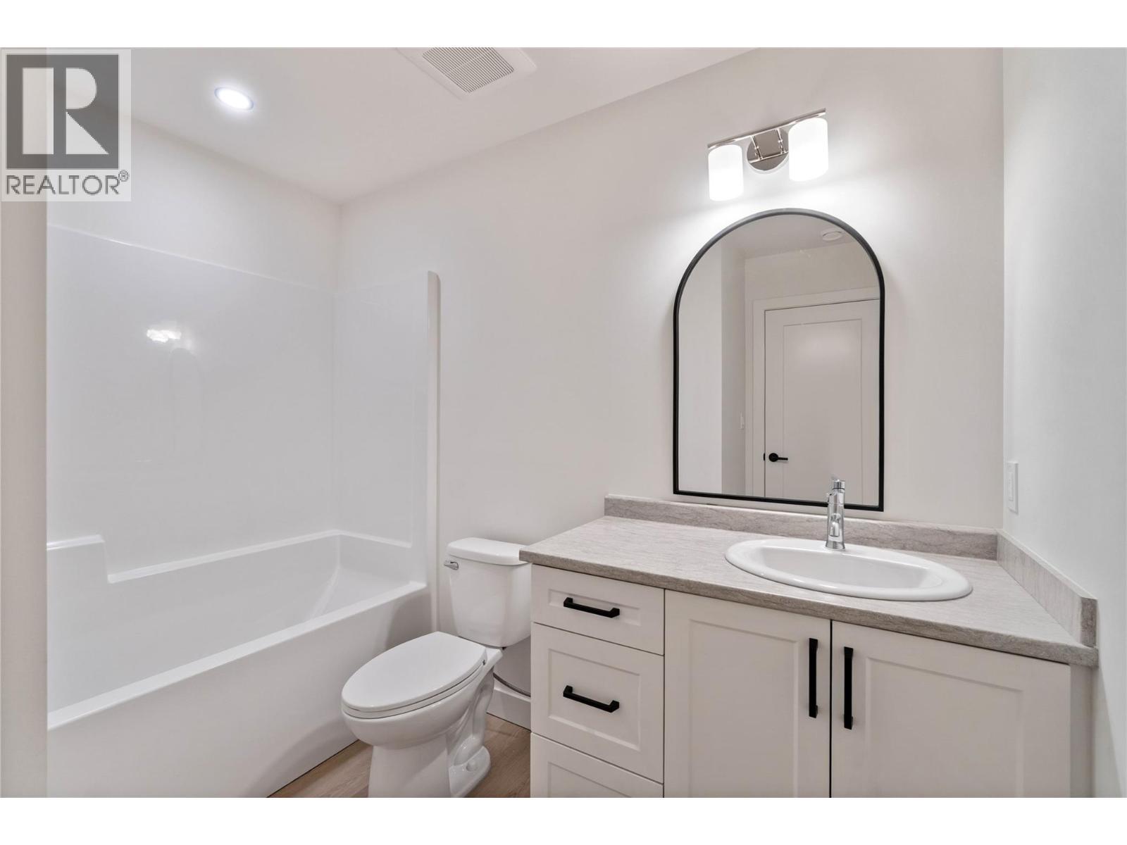 2264 Coldwater Drive, Kamloops, BC - Indoor Photo Showing Bathroom