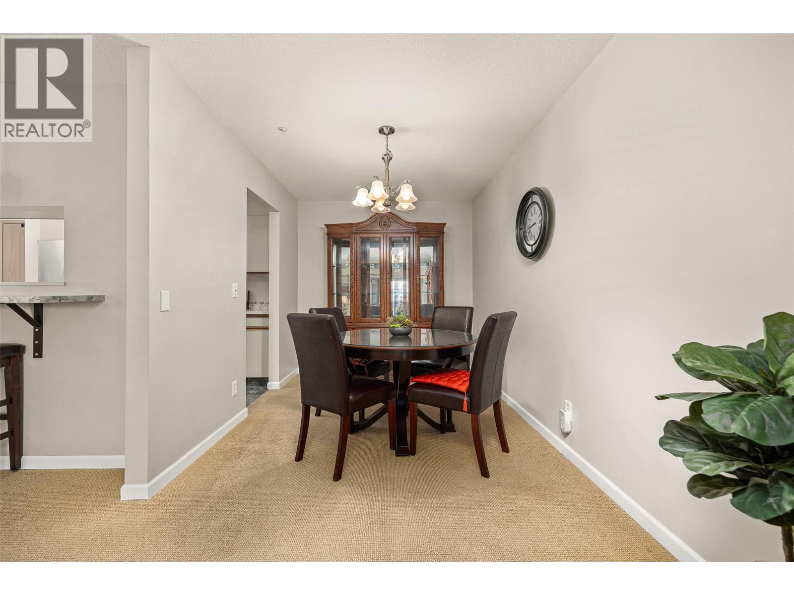 1045 Sutherland Avenue Unit# 350, Kelowna, BC - Indoor Photo Showing Dining Room