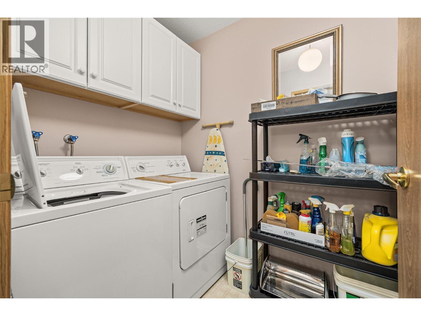 1045 Sutherland Avenue Unit# 350, Kelowna, BC - Indoor Photo Showing Laundry Room