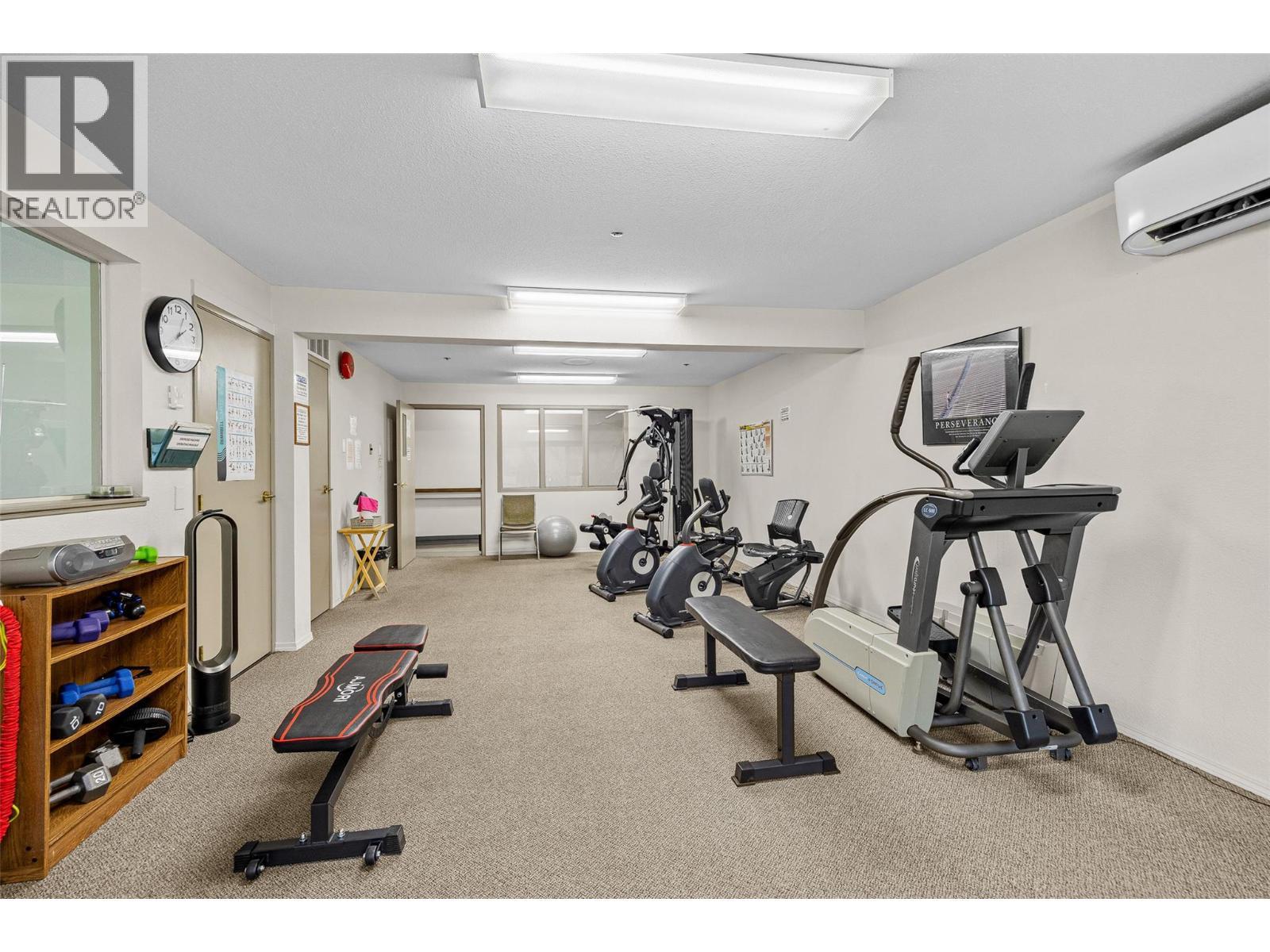 1045 Sutherland Avenue Unit# 350, Kelowna, BC - Indoor Photo Showing Gym Room