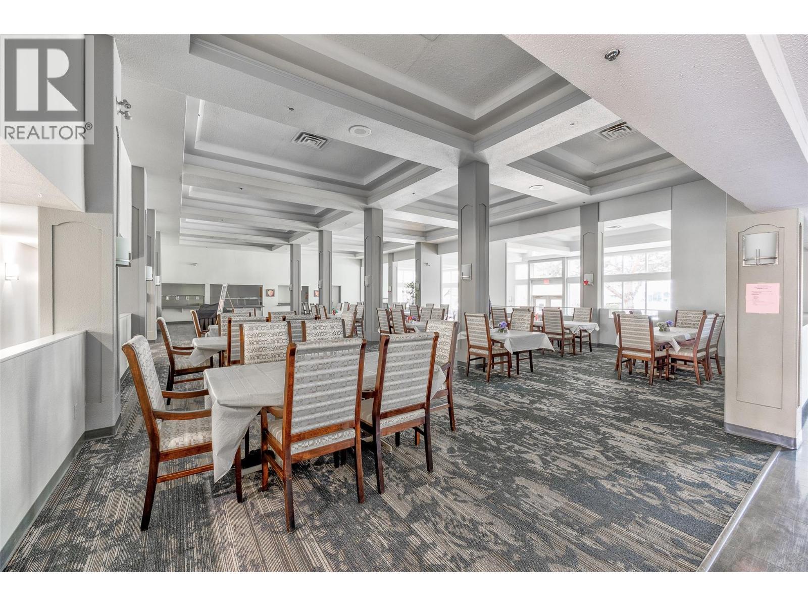 1045 Sutherland Avenue Unit# 350, Kelowna, BC - Indoor Photo Showing Dining Room