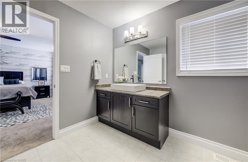 Ensuite - 502 Woodbine Avenue, Kitchener, ON - Indoor Photo Showing Bathroom