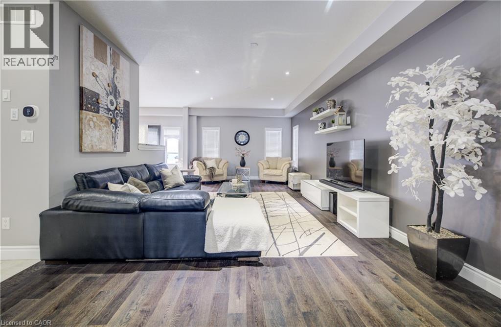 502 Woodbine Avenue, Kitchener, ON - Indoor Photo Showing Living Room