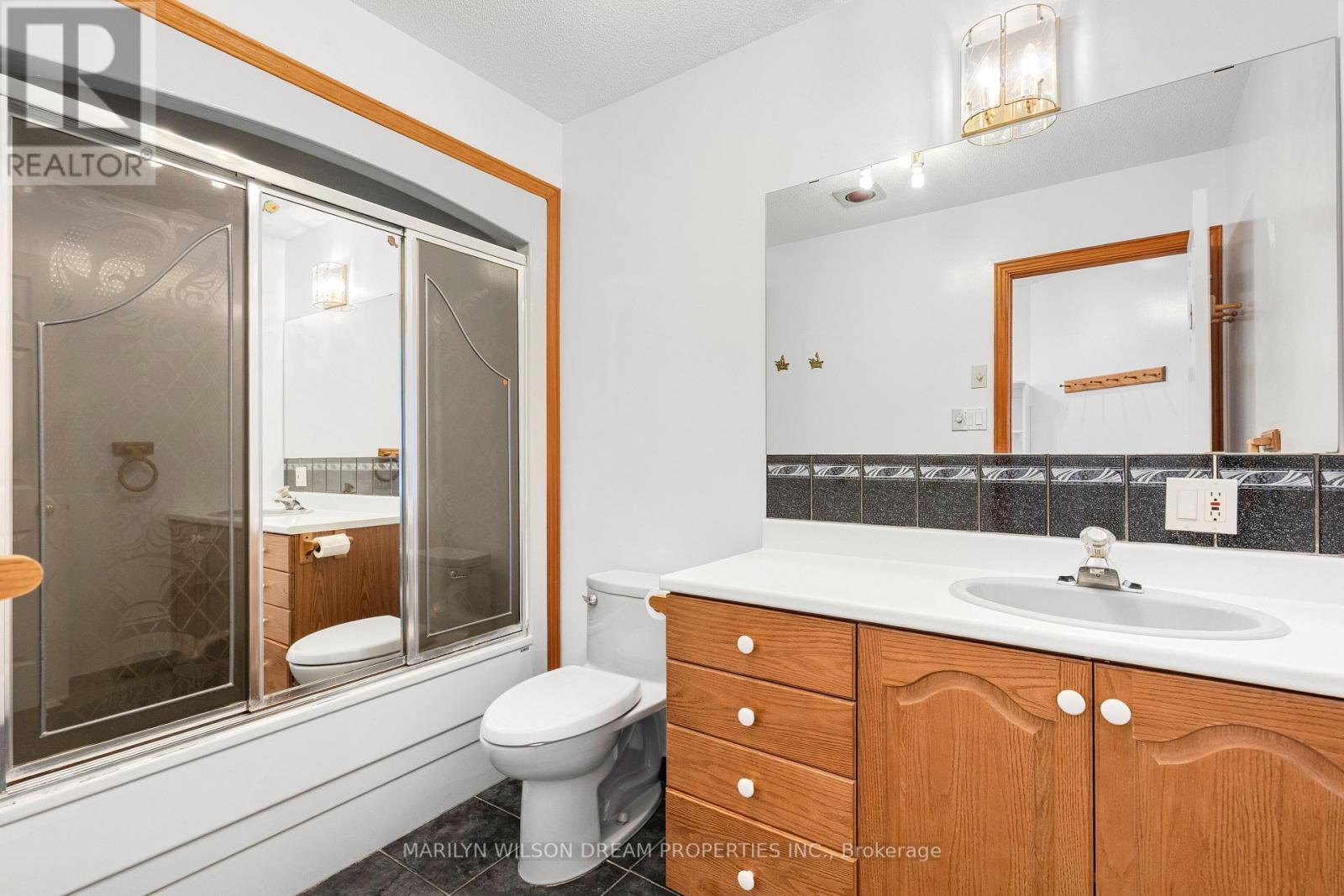 1605 Dixie Street, Ottawa, ON - Indoor Photo Showing Bathroom