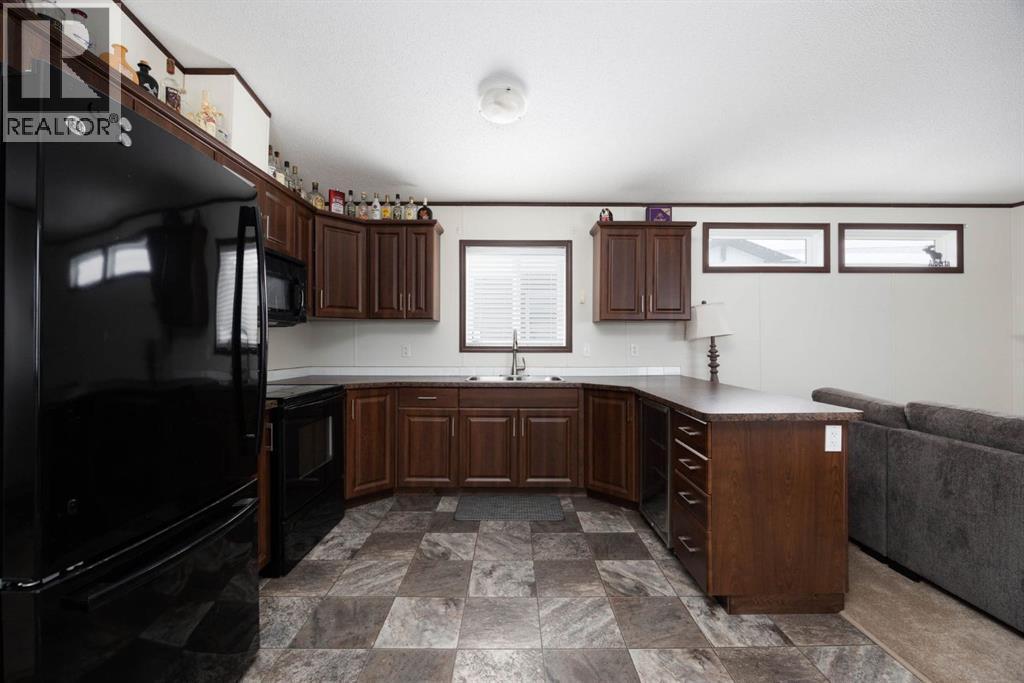 328 Grey Crescent, Fort Mcmurray, AB - Indoor Photo Showing Kitchen