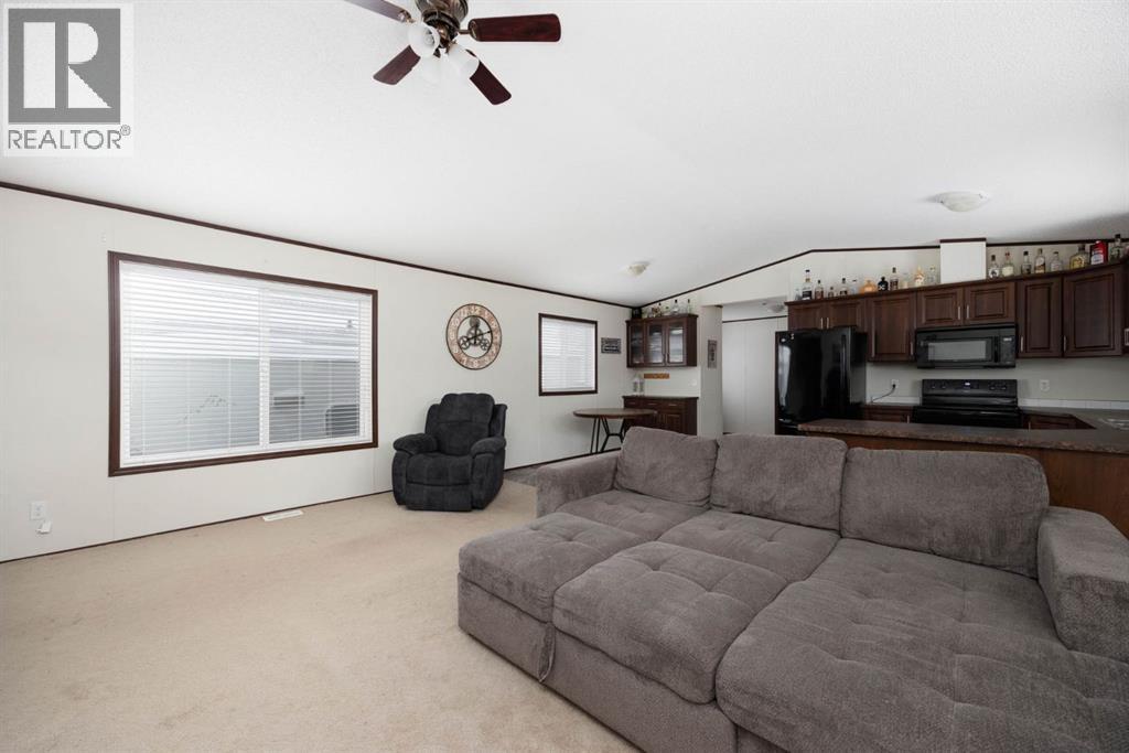 328 Grey Crescent, Fort Mcmurray, AB - Indoor Photo Showing Living Room