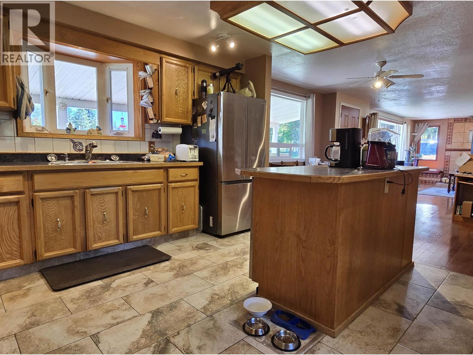 1414 Kallyn Road, Williams Lake, BC - Indoor Photo Showing Kitchen