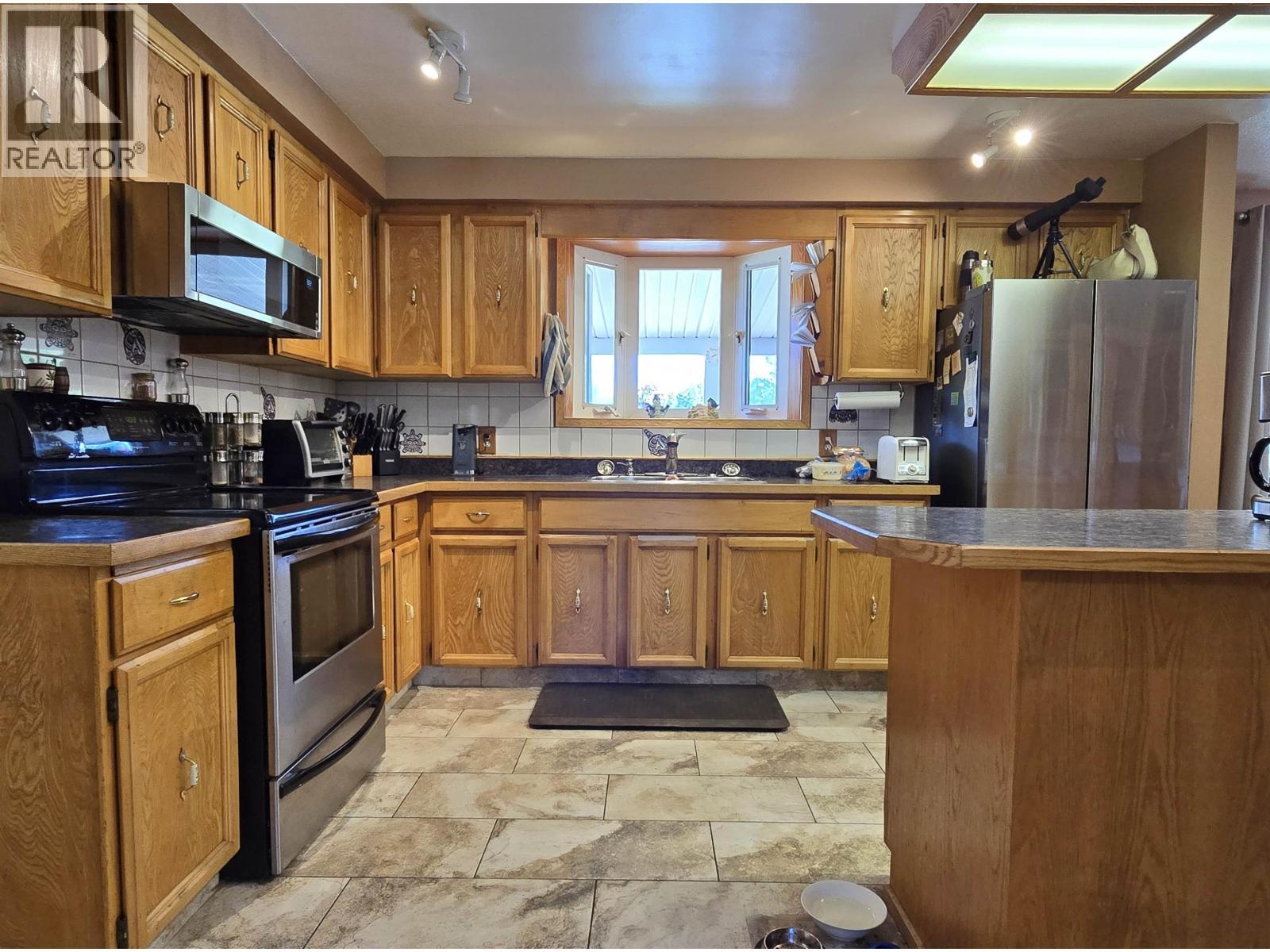 1414 Kallyn Road, Williams Lake, BC - Indoor Photo Showing Kitchen