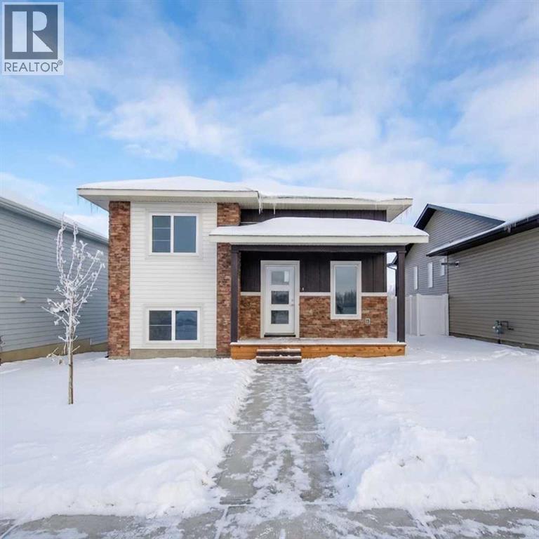 6 Metcalf Way, Lacombe, AB - Outdoor With Facade