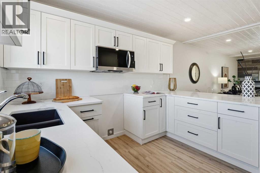 6 Metcalf Way, Lacombe, AB - Indoor Photo Showing Kitchen With Double Sink