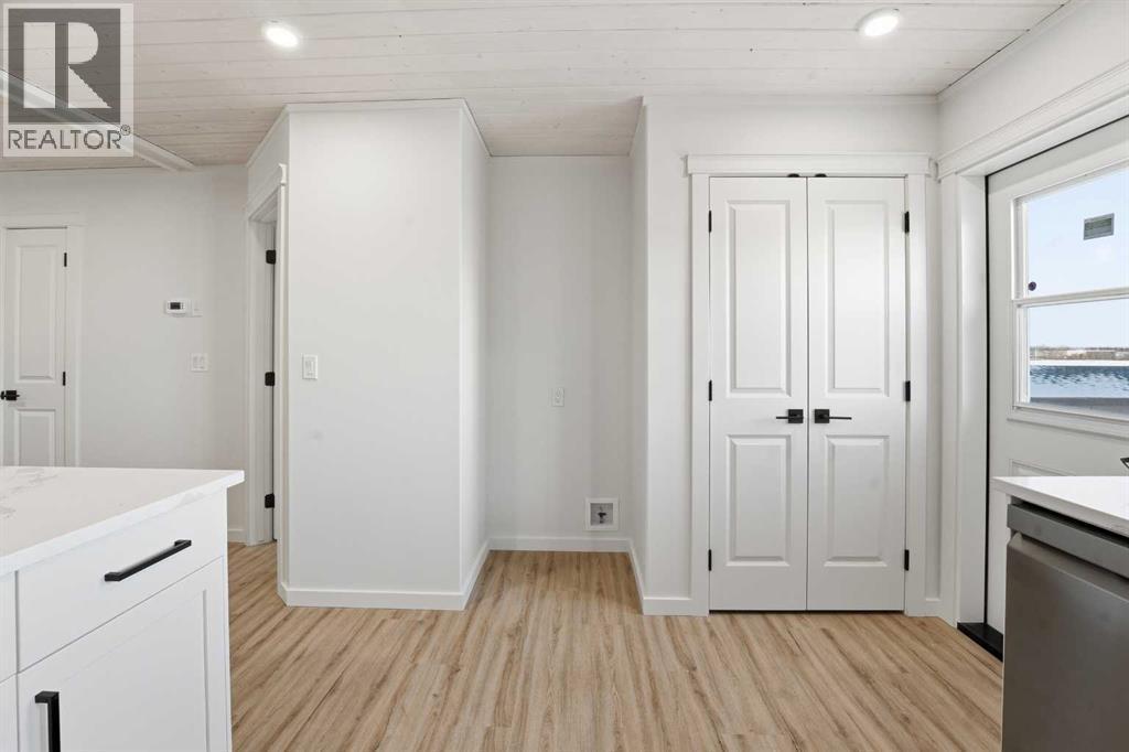 6 Metcalf Way, Lacombe, AB - Indoor