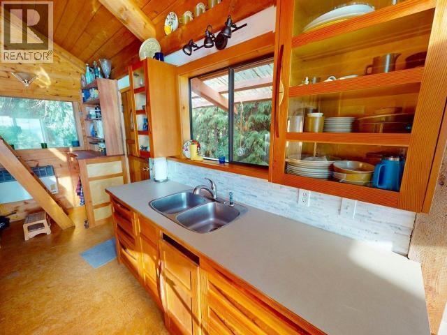 1716/08 Vancouver Blvd, Savary Island, BC - Indoor Photo Showing Kitchen With Double Sink