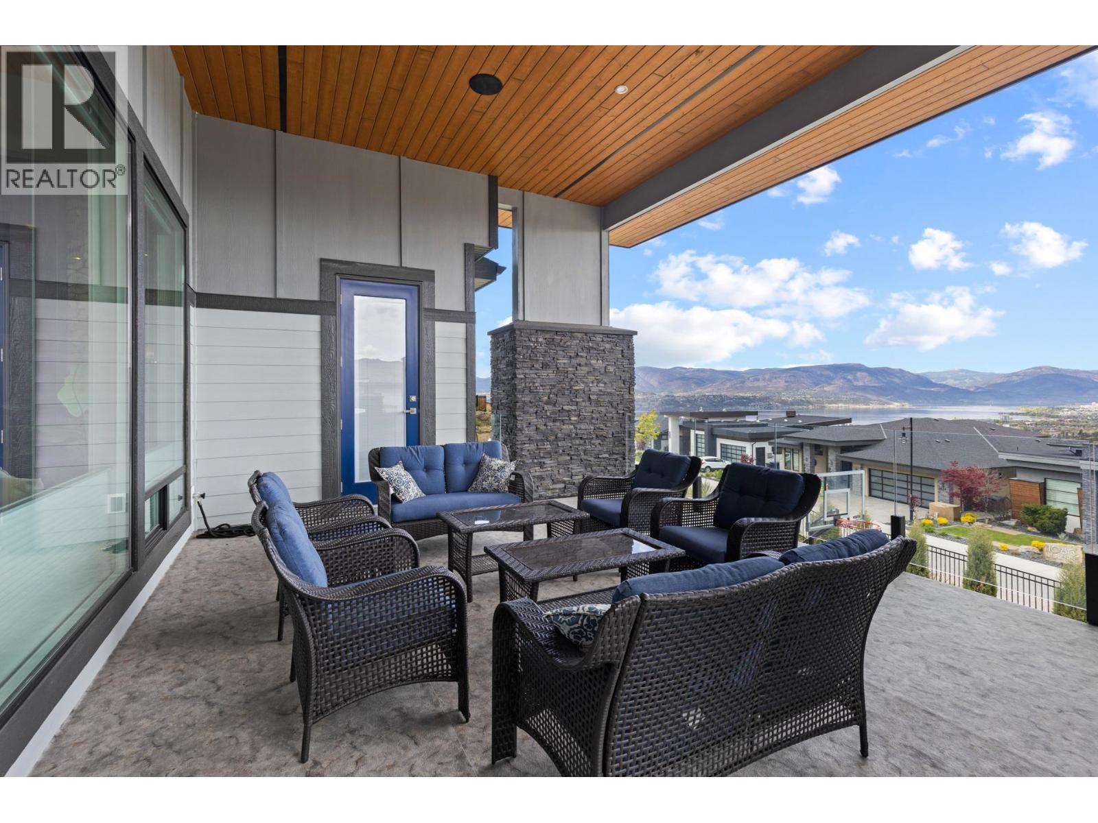 Covered patio - 1088 Clarance Avenue, Kelowna, BC - Outdoor With Deck Patio Veranda With Exterior
