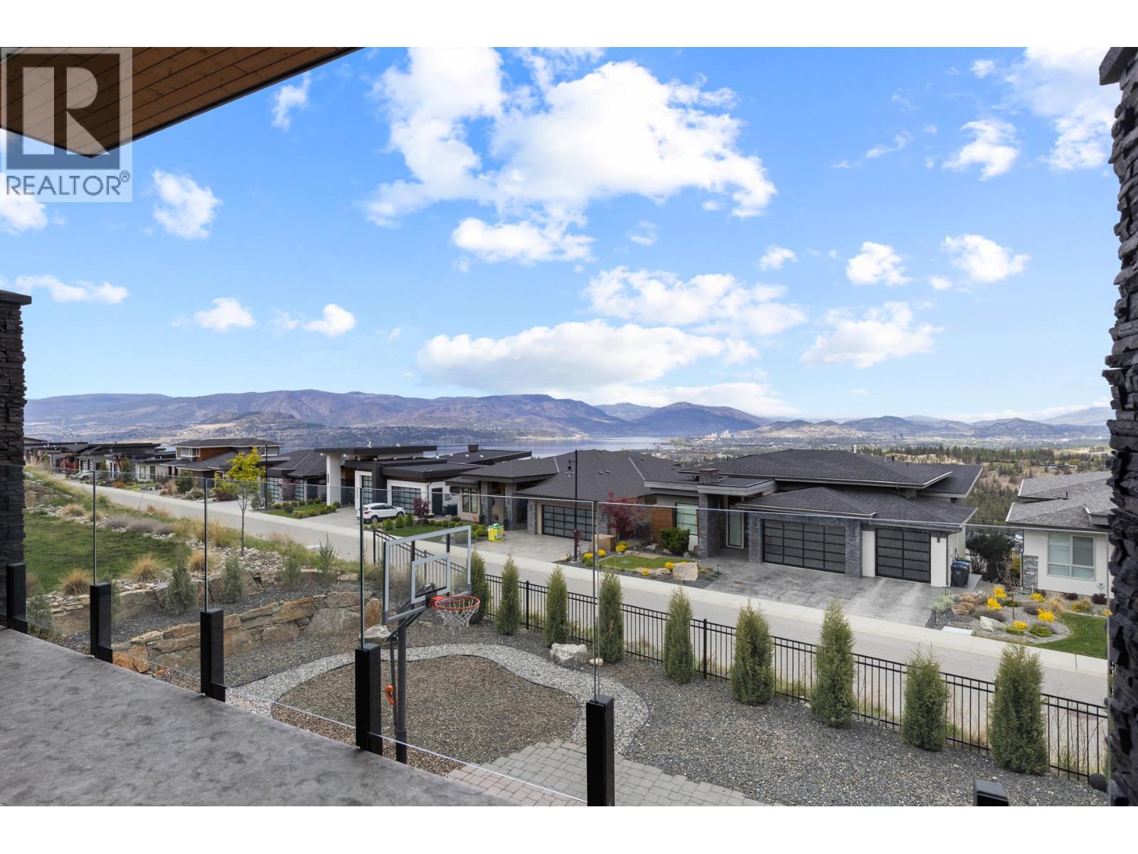 1088 Clarance Avenue, Kelowna, BC - Outdoor With View