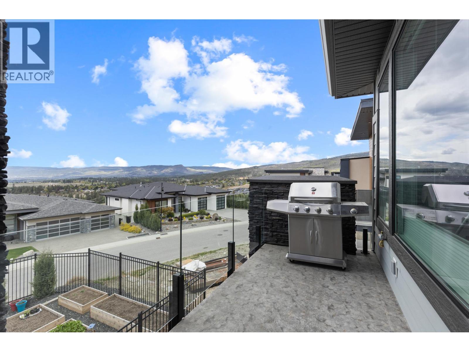 BBQ deck - 1088 Clarance Avenue, Kelowna, BC - Outdoor