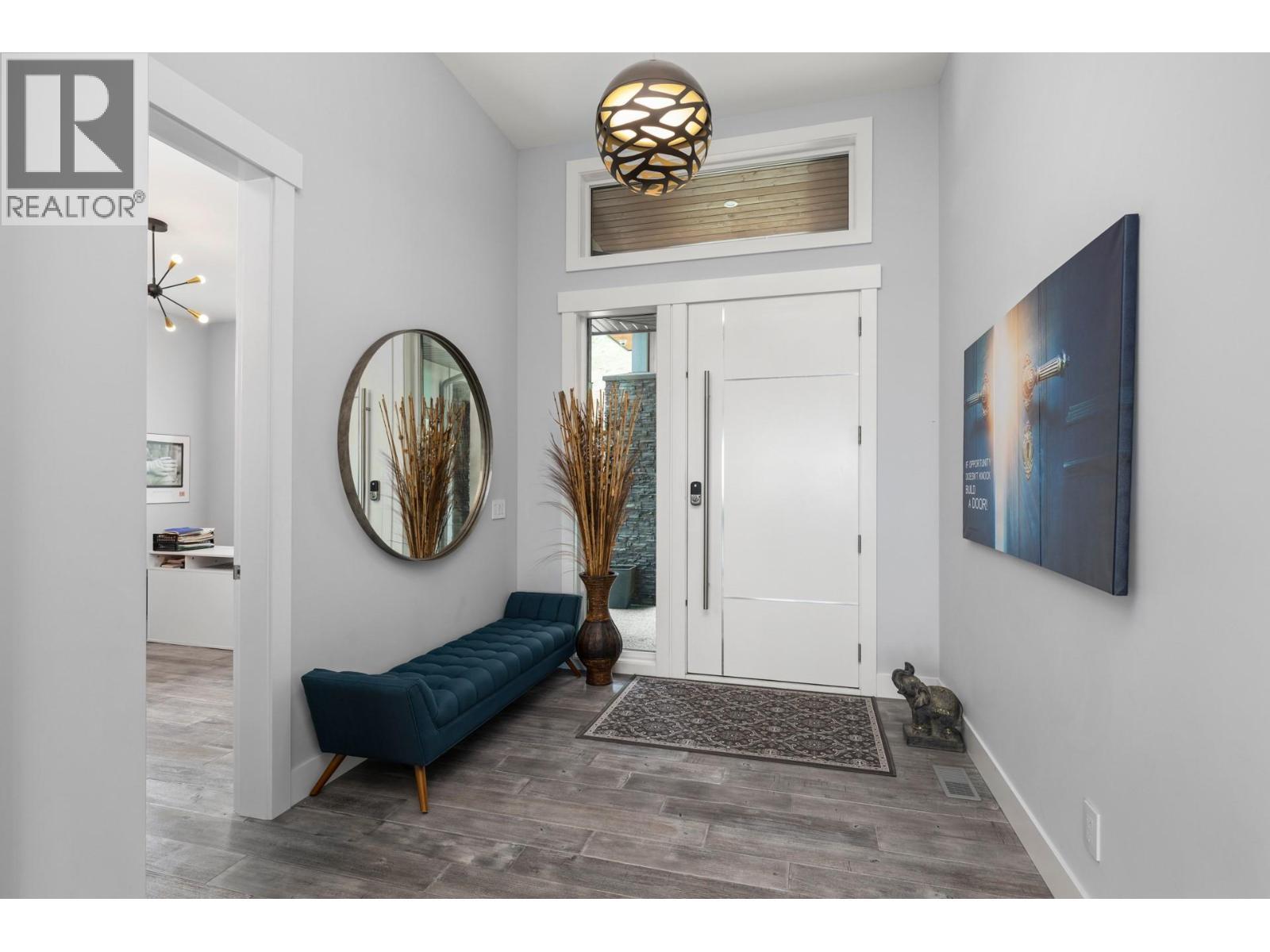 Entrance - 1088 Clarance Avenue, Kelowna, BC - Indoor Photo Showing Other Room
