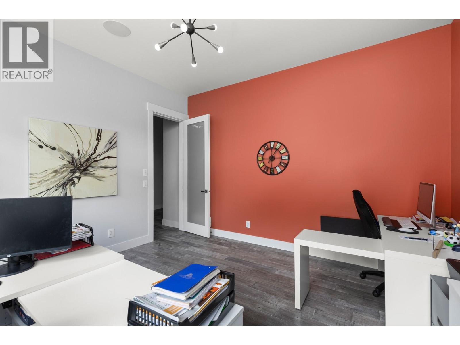 1088 Clarance Avenue, Kelowna, BC - Indoor Photo Showing Office