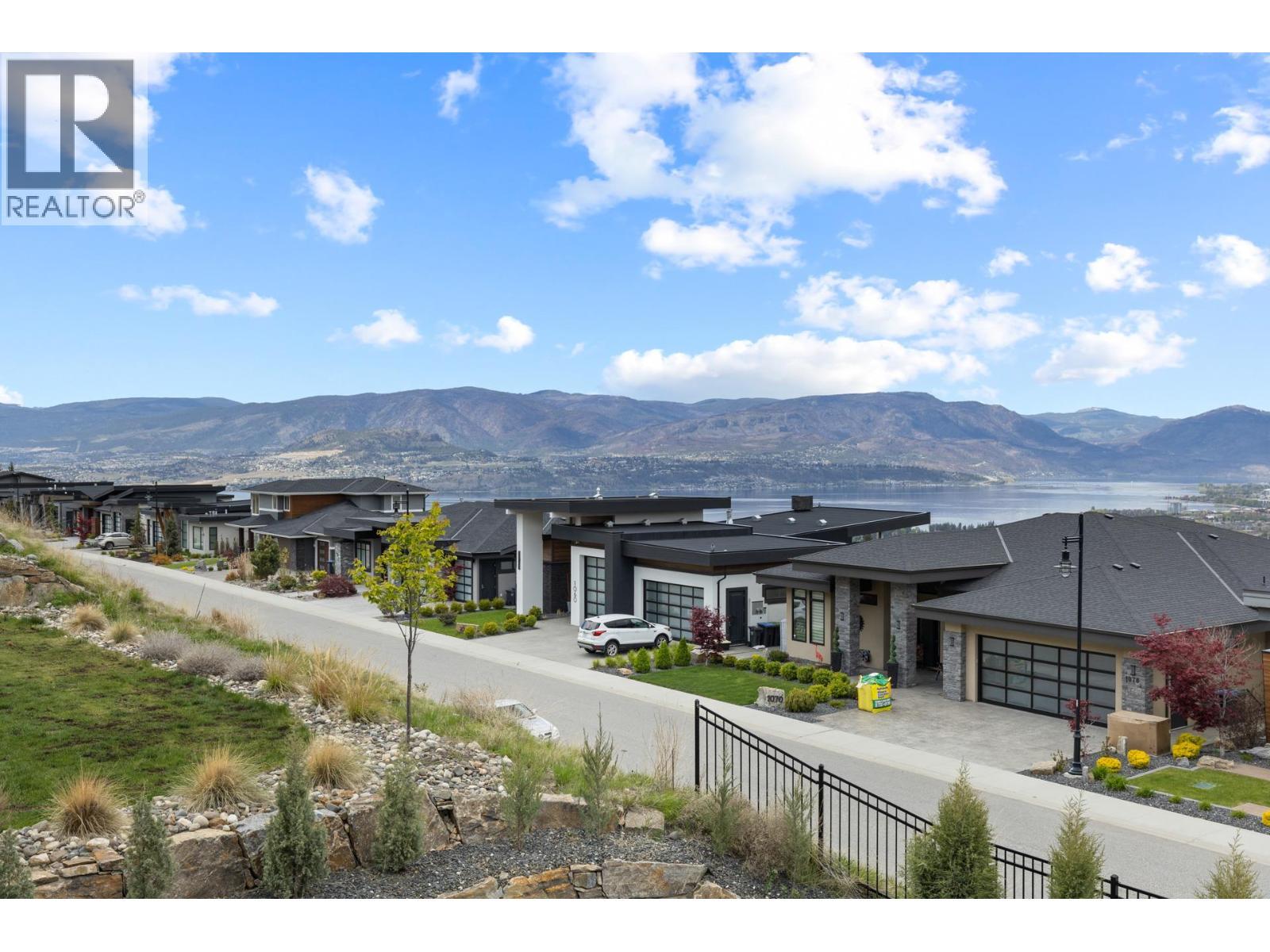 1088 Clarance Avenue, Kelowna, BC - Outdoor With View