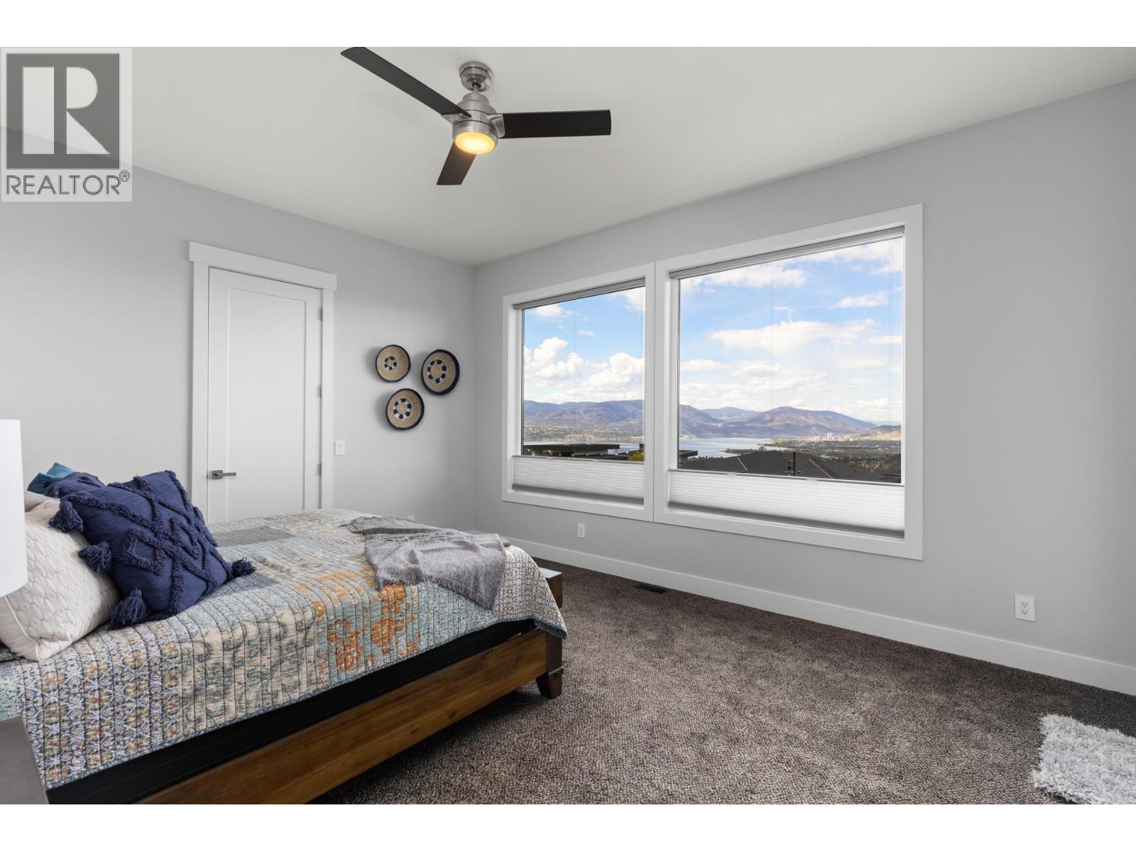 1088 Clarance Avenue, Kelowna, BC - Indoor Photo Showing Bedroom