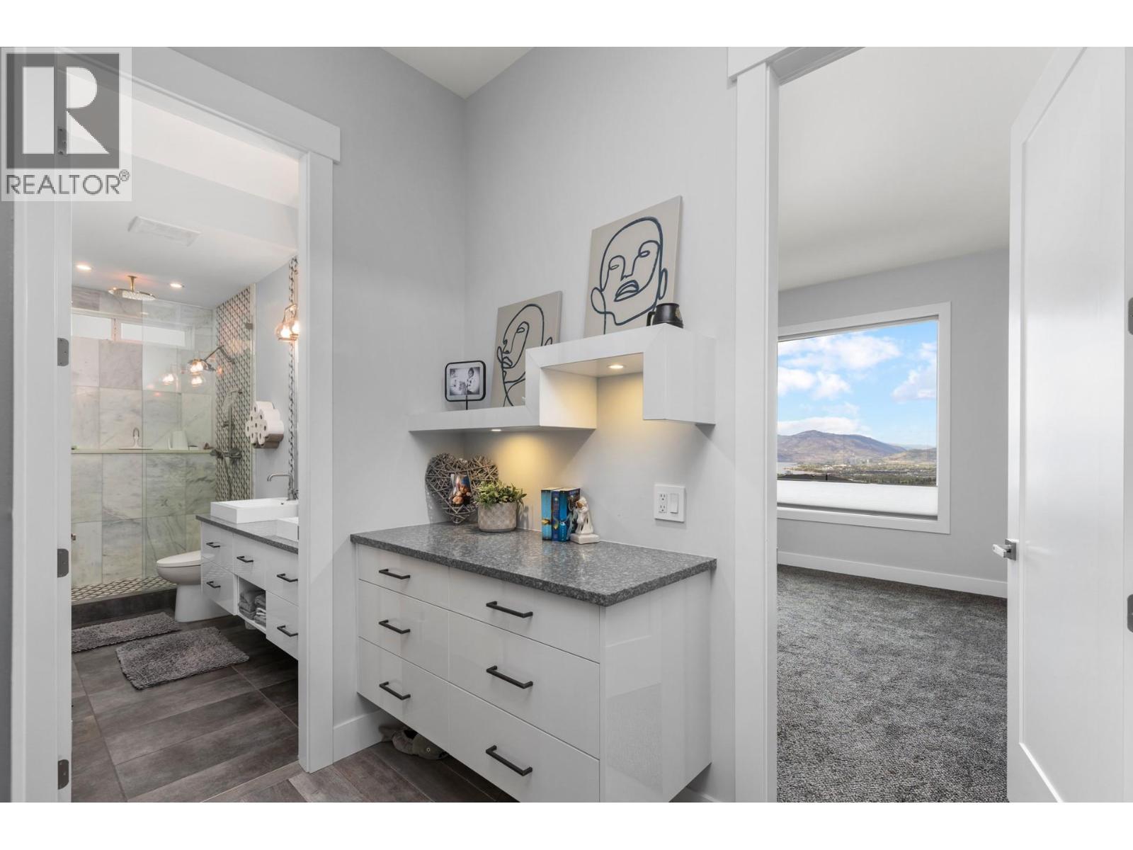 1088 Clarance Avenue, Kelowna, BC - Indoor