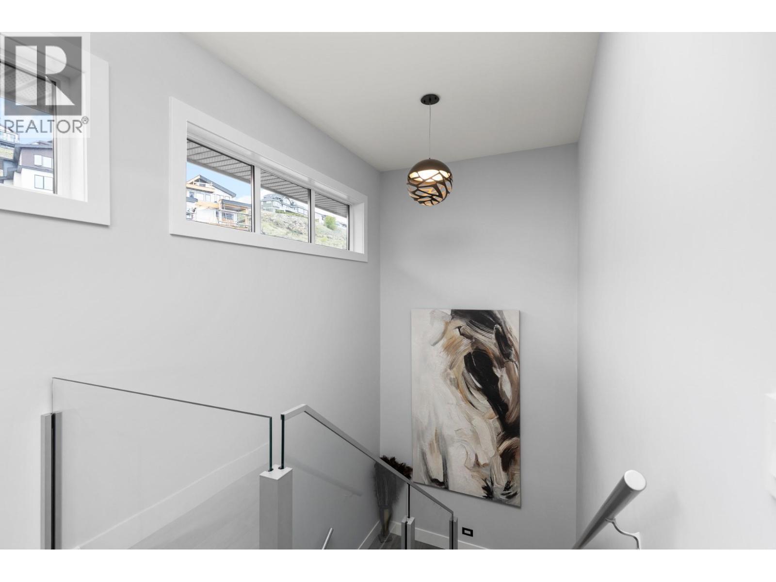 1088 Clarance Avenue, Kelowna, BC - Indoor Photo Showing Other Room