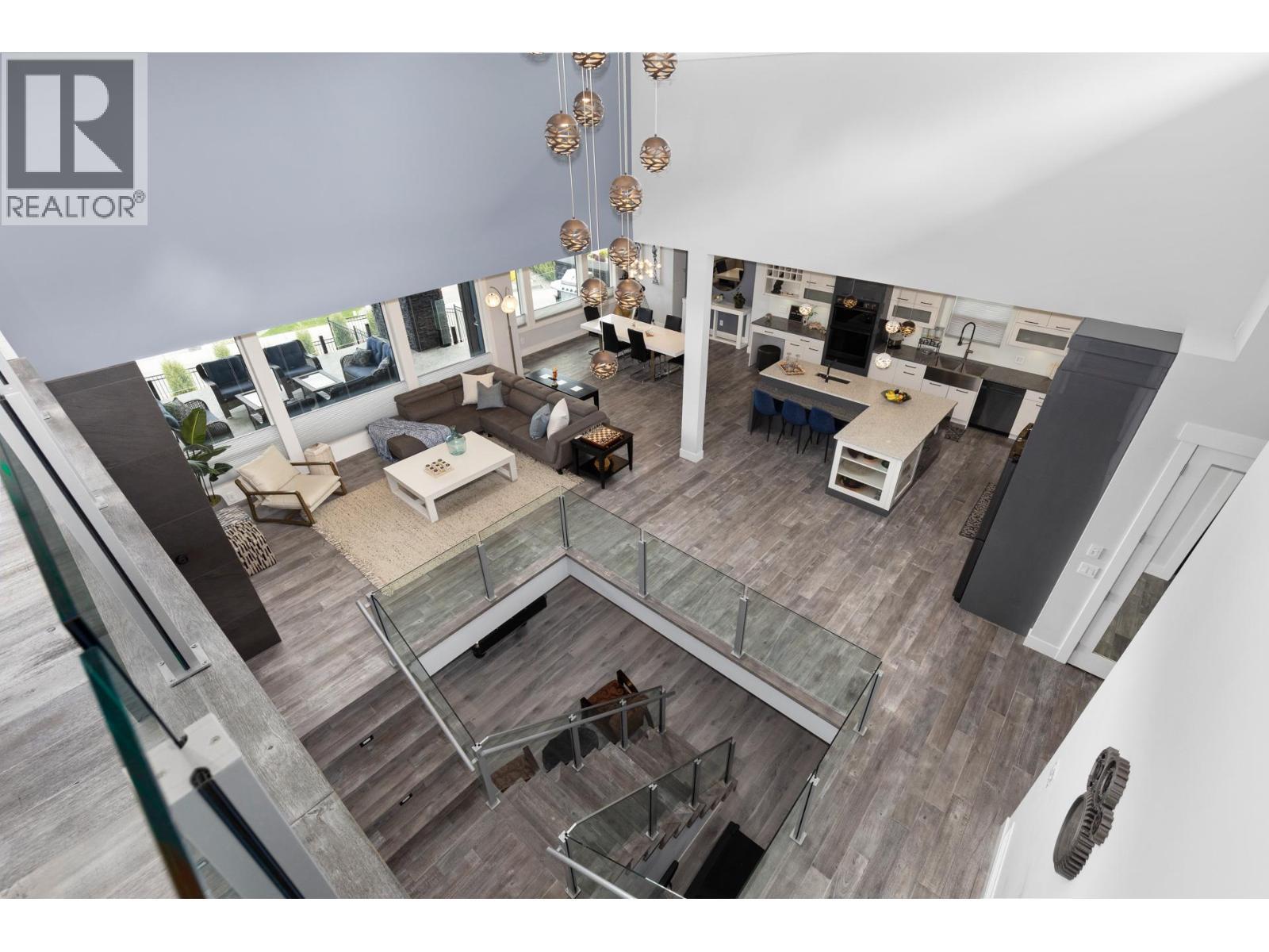 1088 Clarance Avenue, Kelowna, BC - Photo Showing Other Room